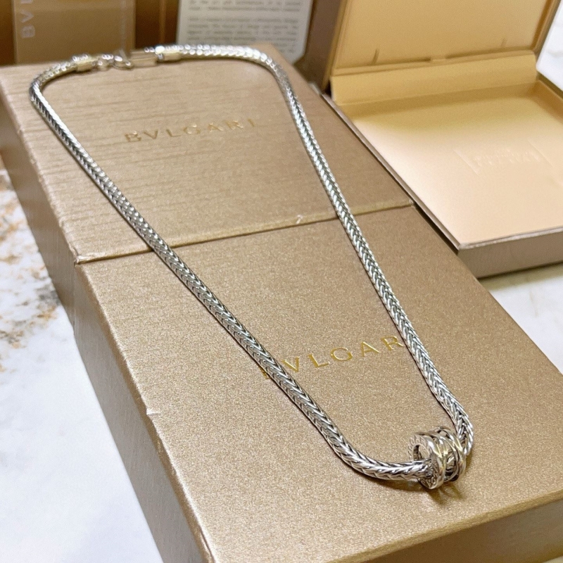 Bv1g*ai necklaces